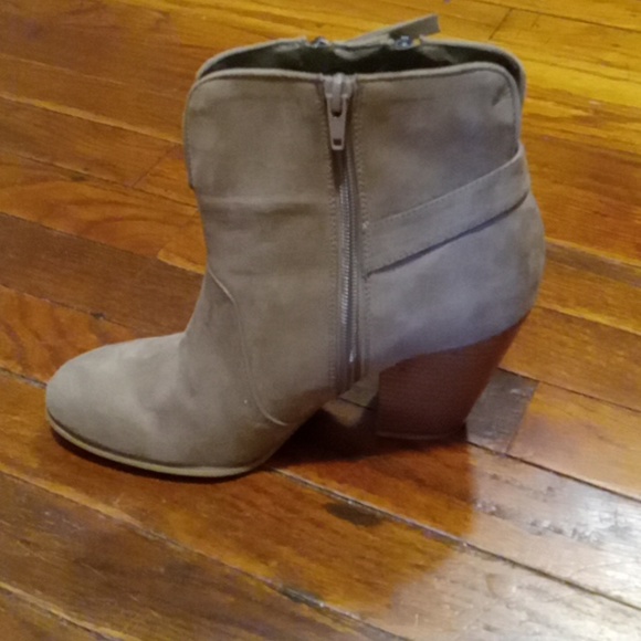 Taupe booties - Picture 2 of 5